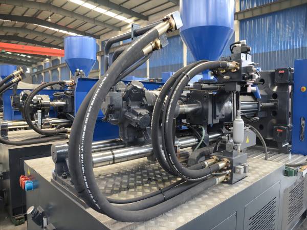 Haichen injection machine workshop