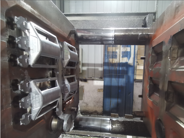 4-cavity road nail die casting mold
