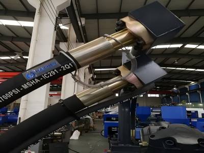 Leakage of the oil pressure in machines
