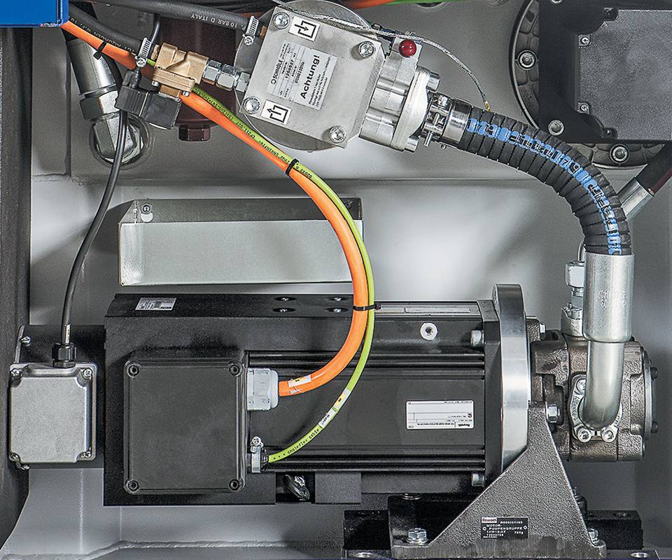 hydraulic pump in the injection molding machine